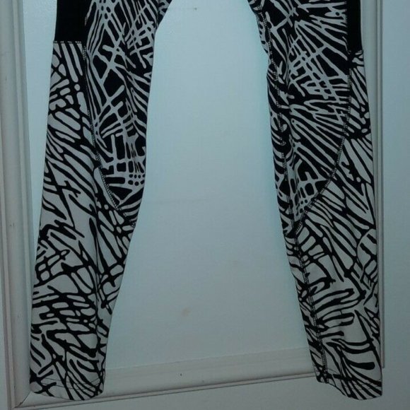 NIKE Leg-A-See Printed Leggings Pants Blk White M - Picture 5 of 9
